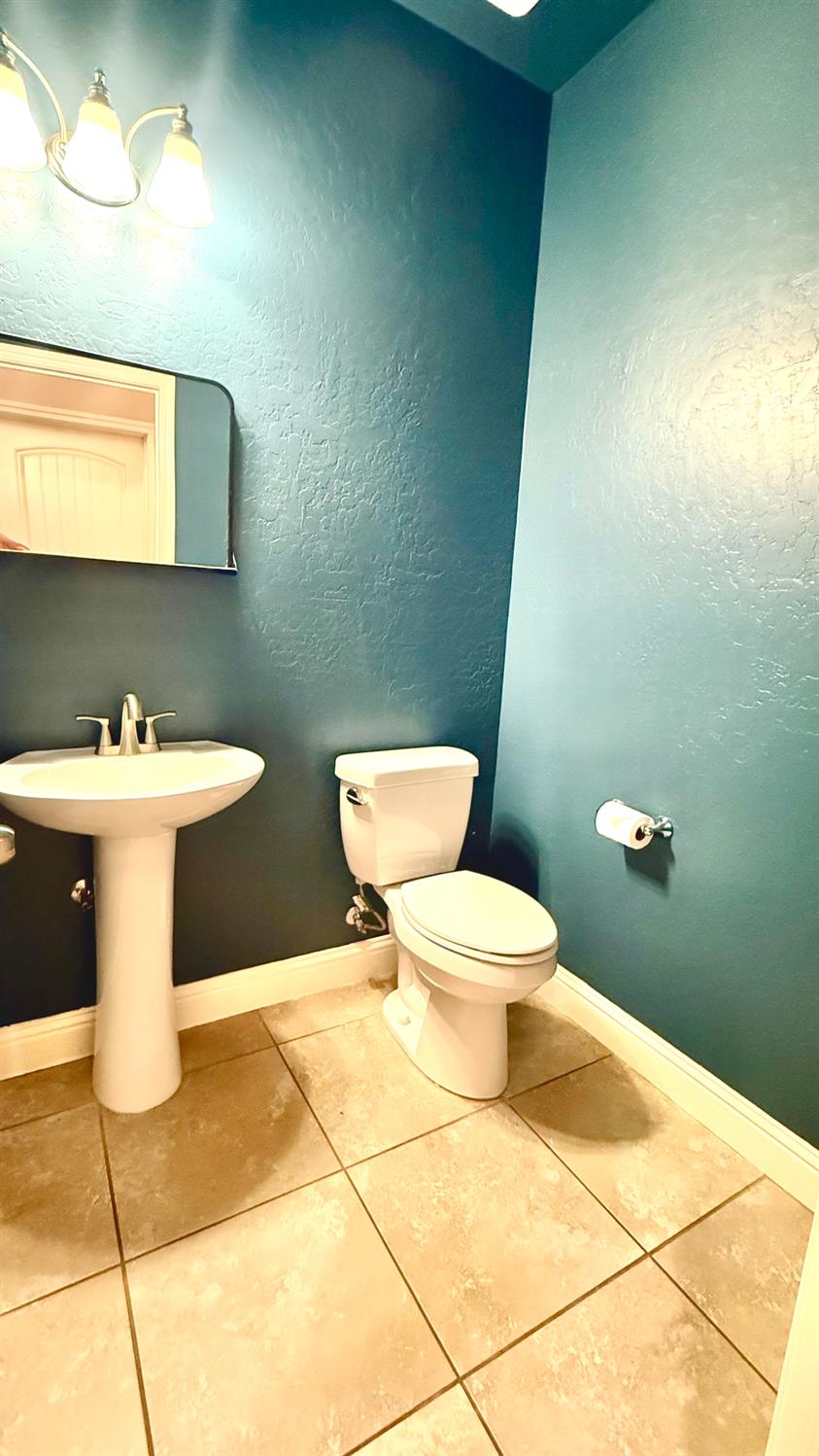 2315 N Elm, Visalia, CA 93291