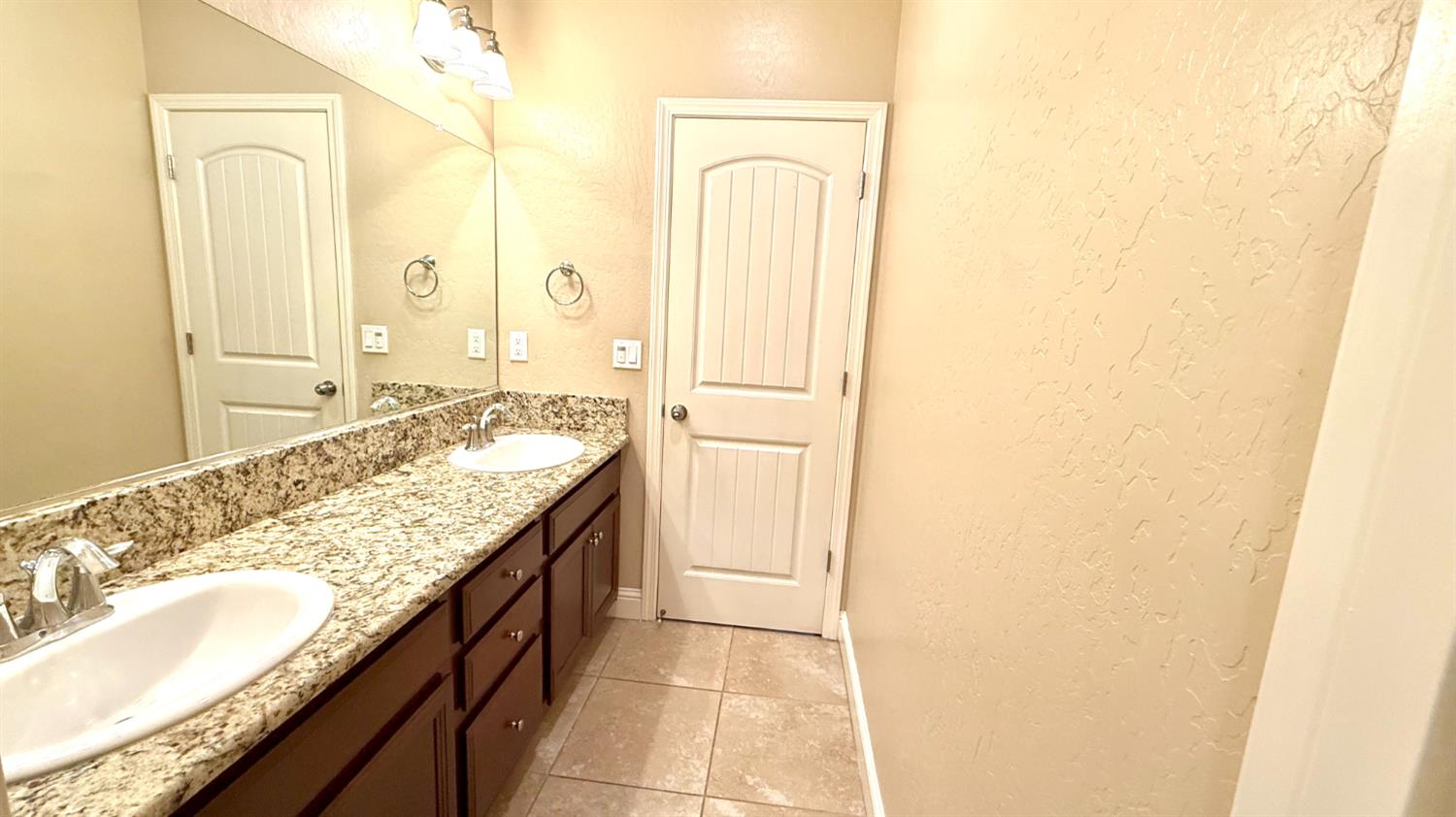 2315 N Elm, Visalia, CA 93291