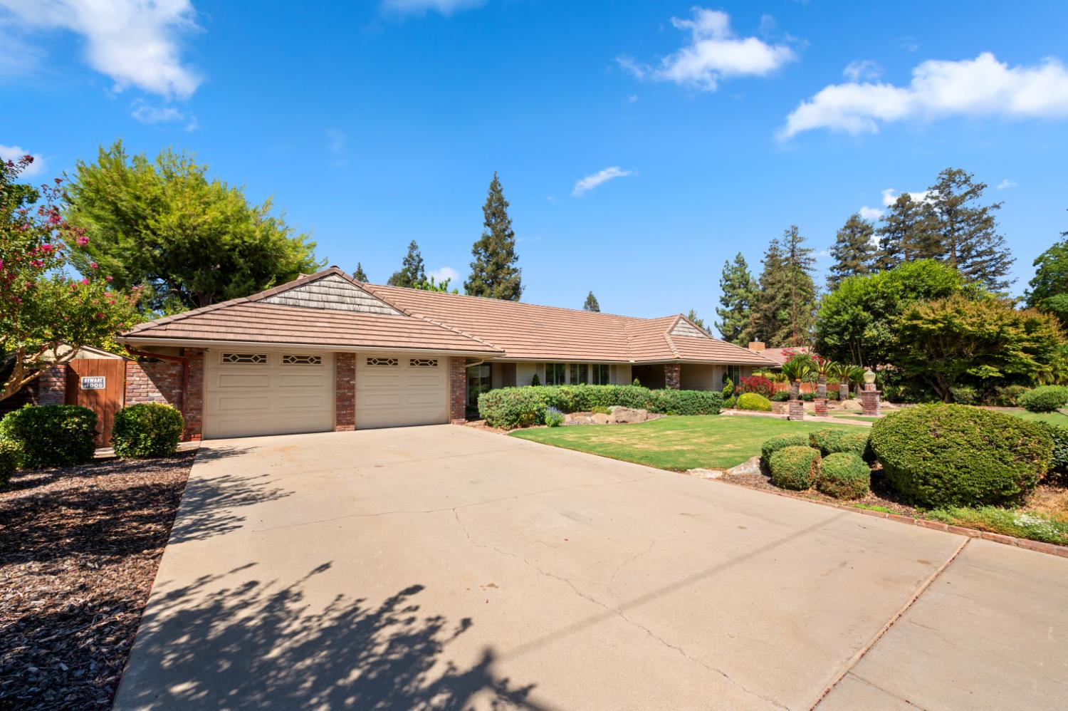 2710 W Palo Alto Ave, Fresno, CA 93711