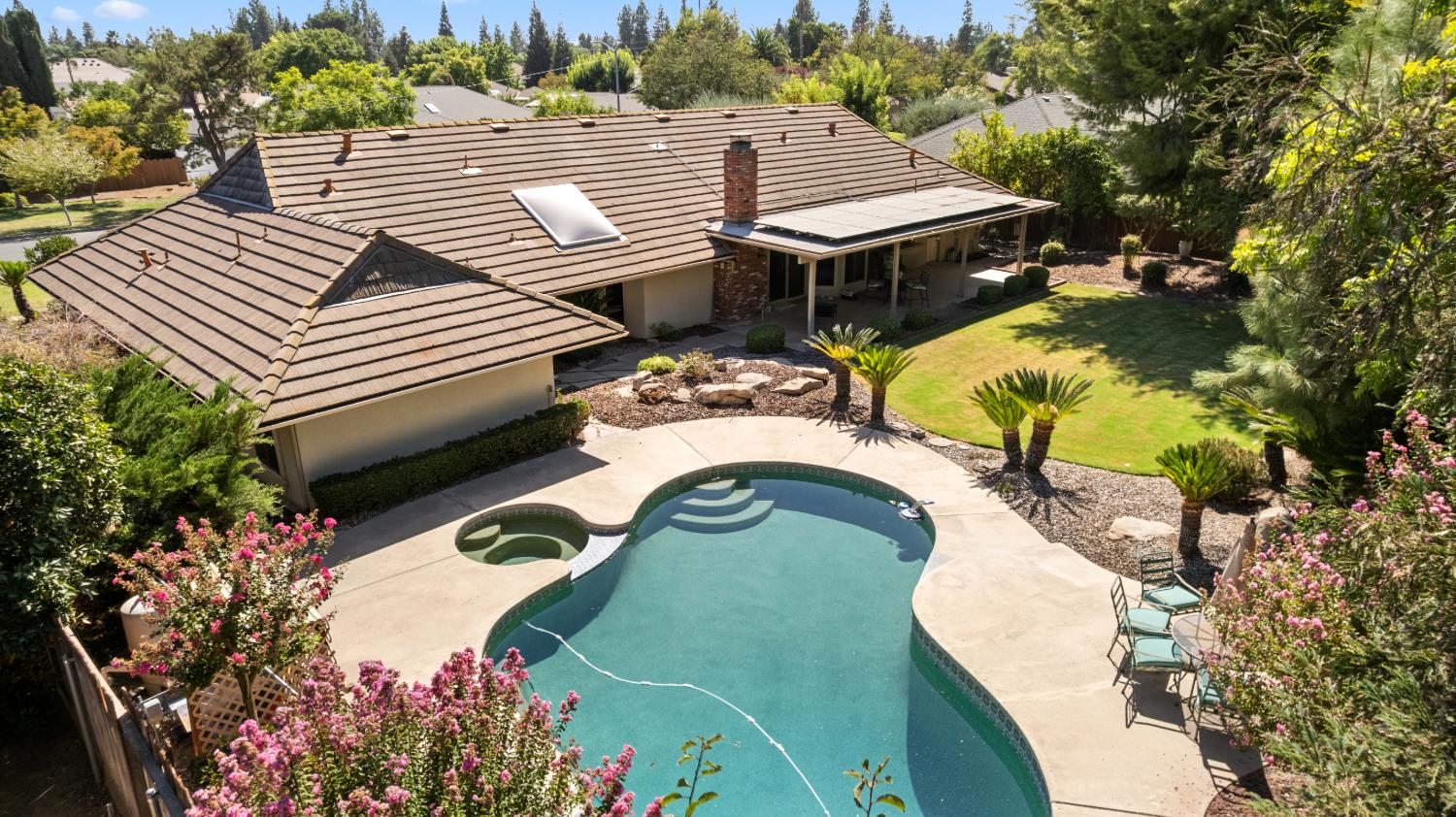 2710 W Palo Alto Ave, Fresno, CA 93711