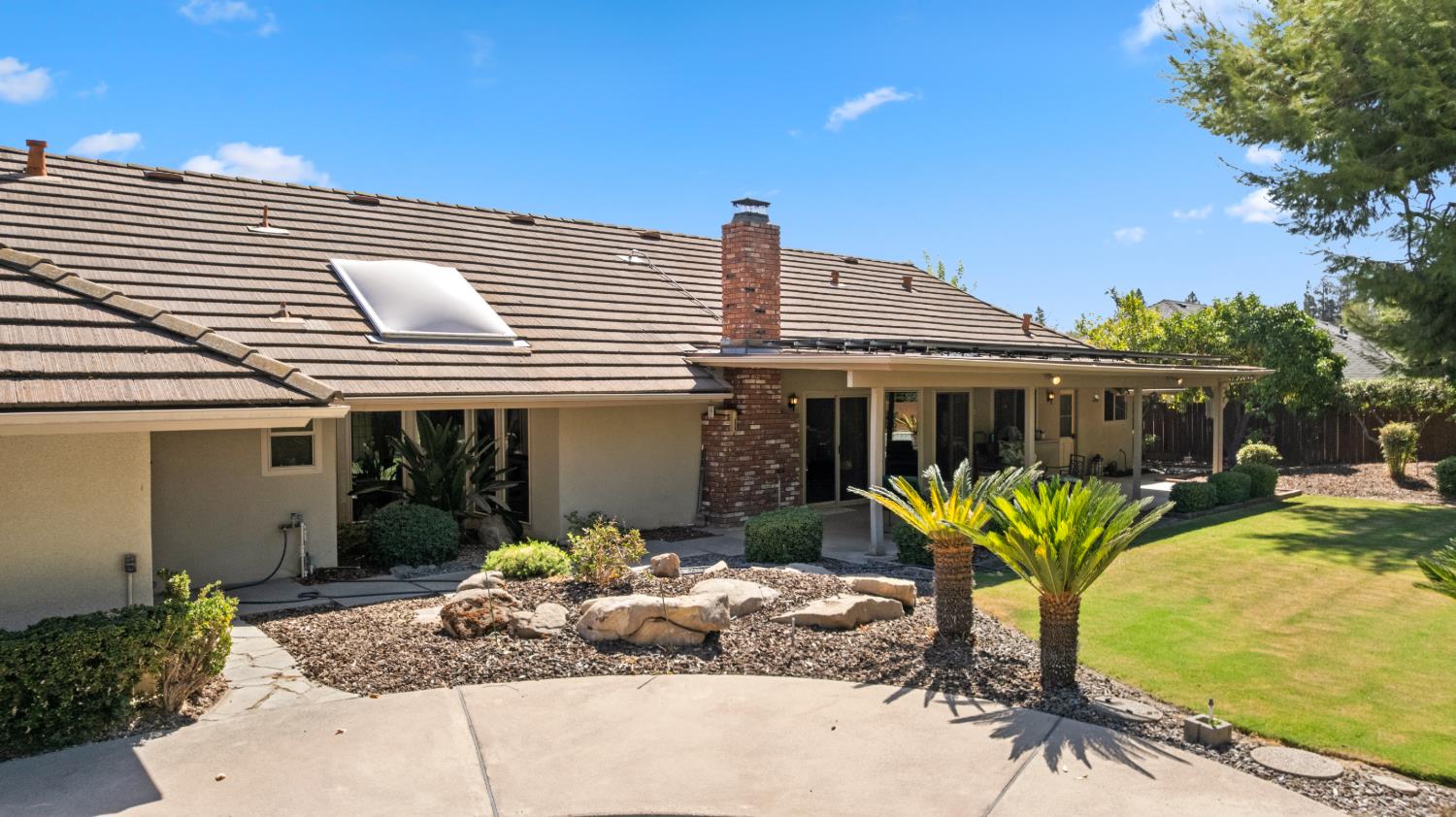 2710 W Palo Alto Ave, Fresno, CA 93711