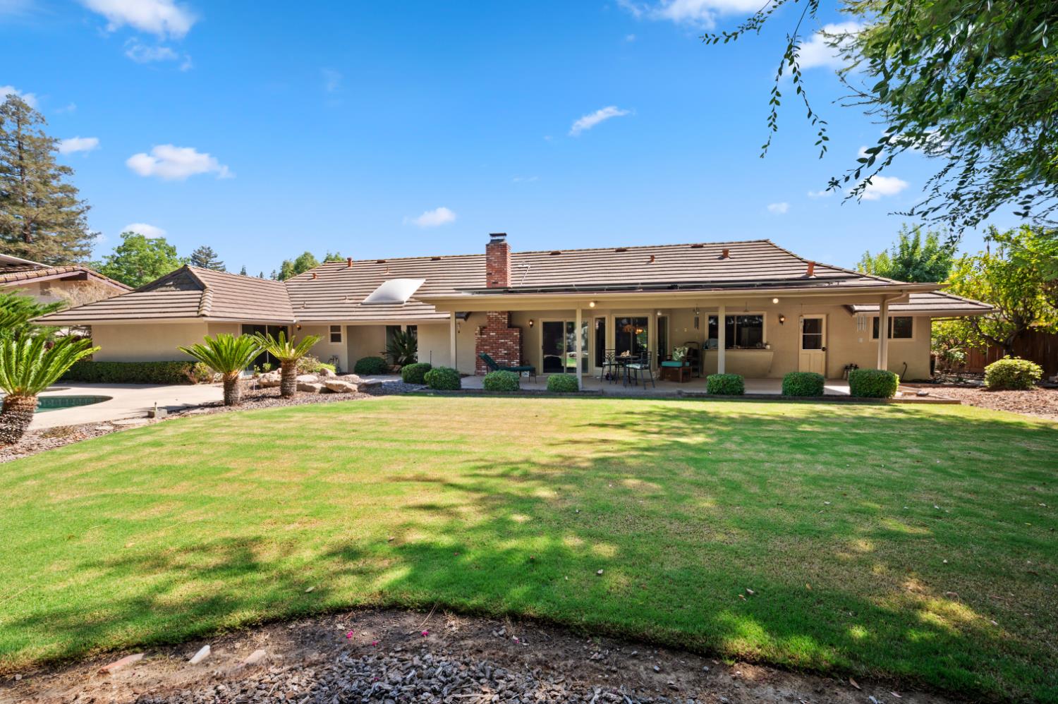 2710 W Palo Alto Ave, Fresno, CA 93711