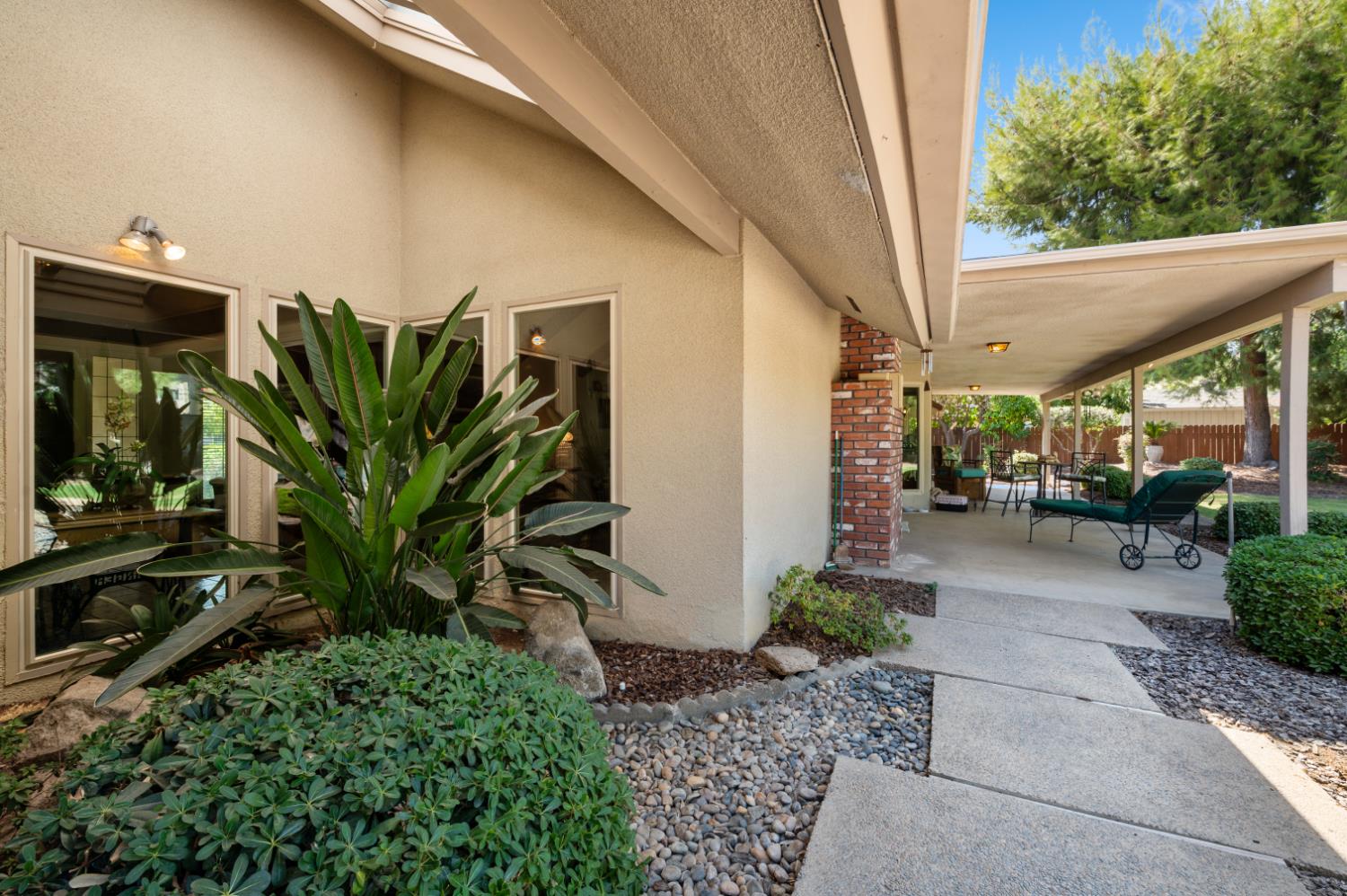 2710 W Palo Alto Ave, Fresno, CA 93711