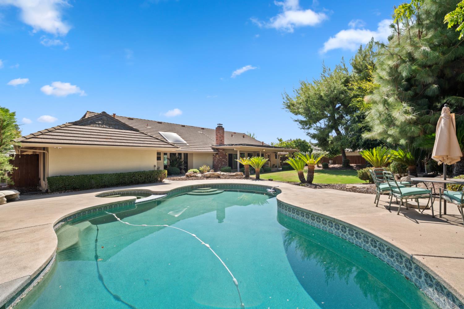 2710 W Palo Alto Ave, Fresno, CA 93711