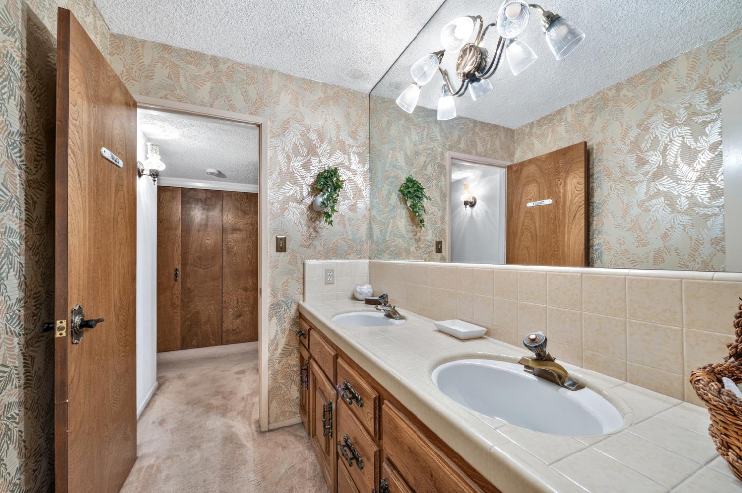 2710 W Palo Alto Ave, Fresno, CA 93711