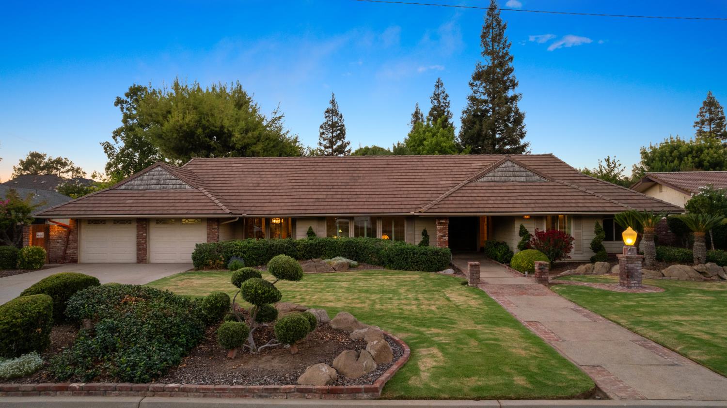 2710 W Palo Alto Ave, Fresno, CA 93711