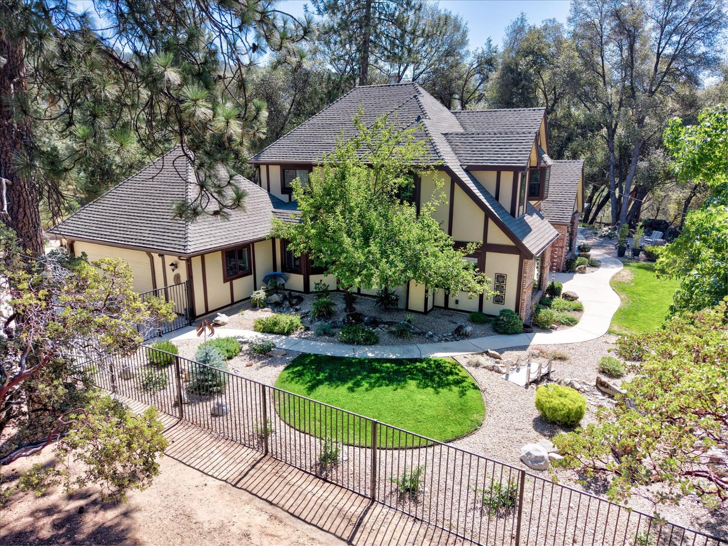 51951 Quail Ridge Rd, Oakhurst, CA 93644