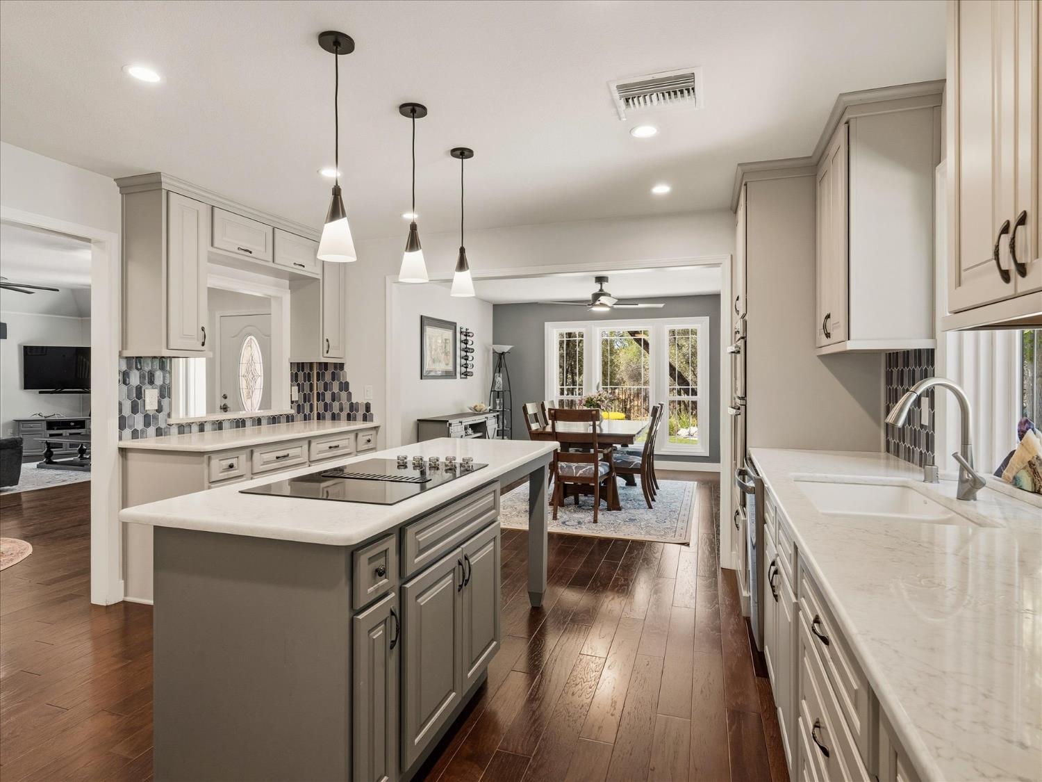 51951 Quail Ridge Rd, Oakhurst, CA 93644