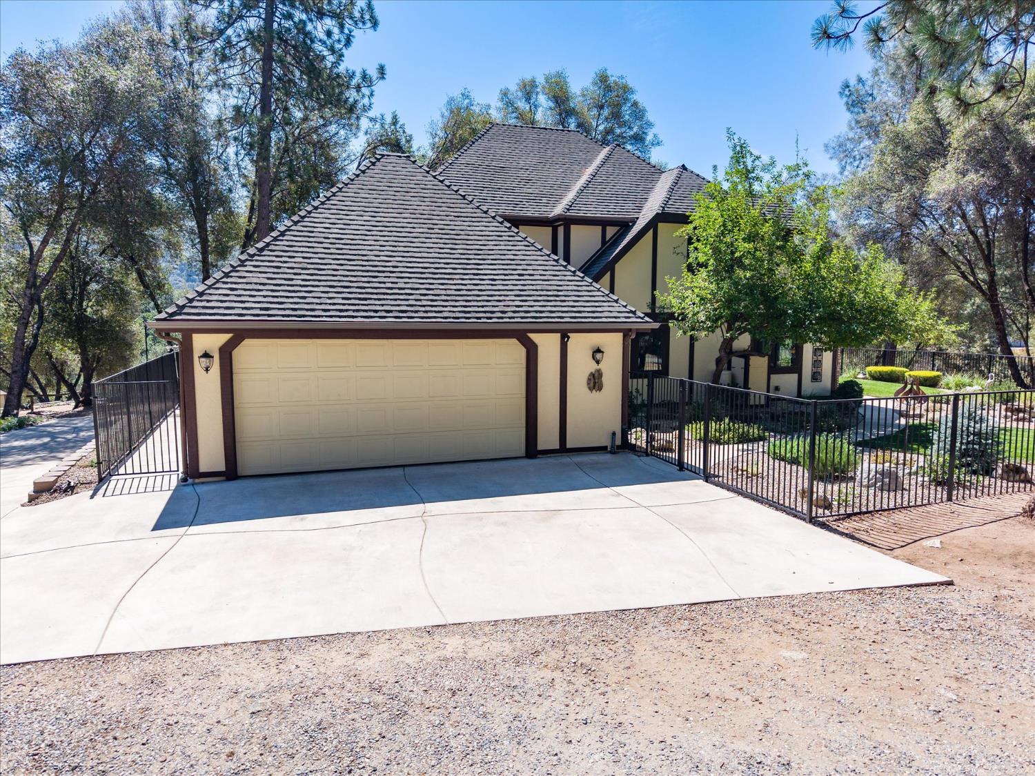 51951 Quail Ridge Rd, Oakhurst, CA 93644