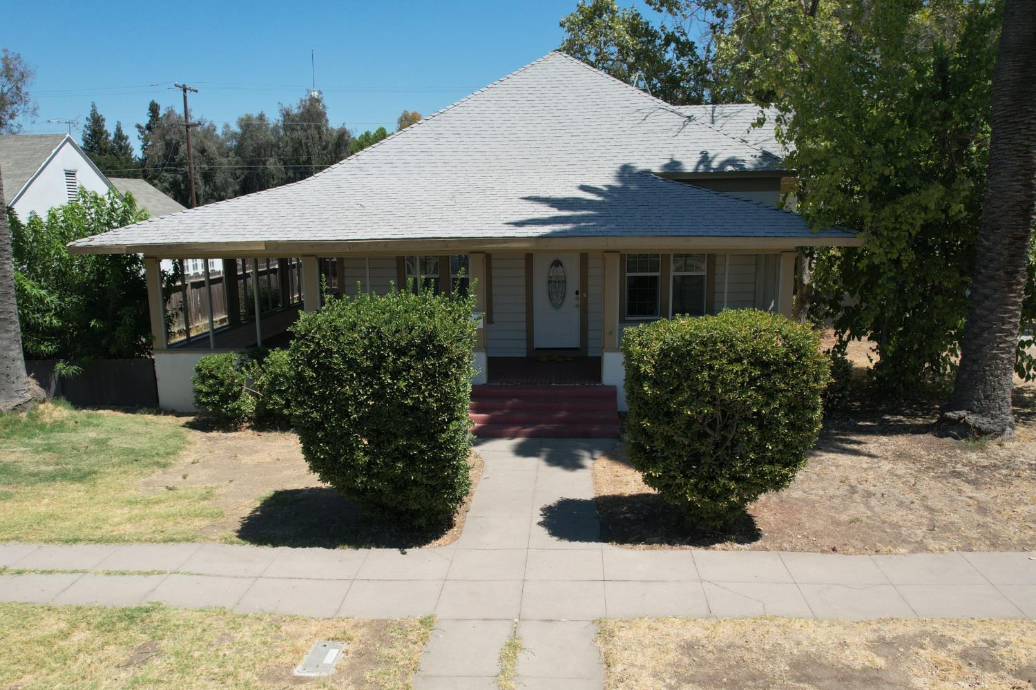 125 S I St, Madera, CA 93637