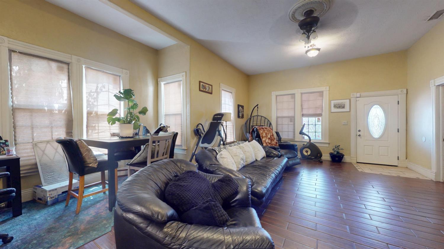 125 S I St, Madera, CA 93637