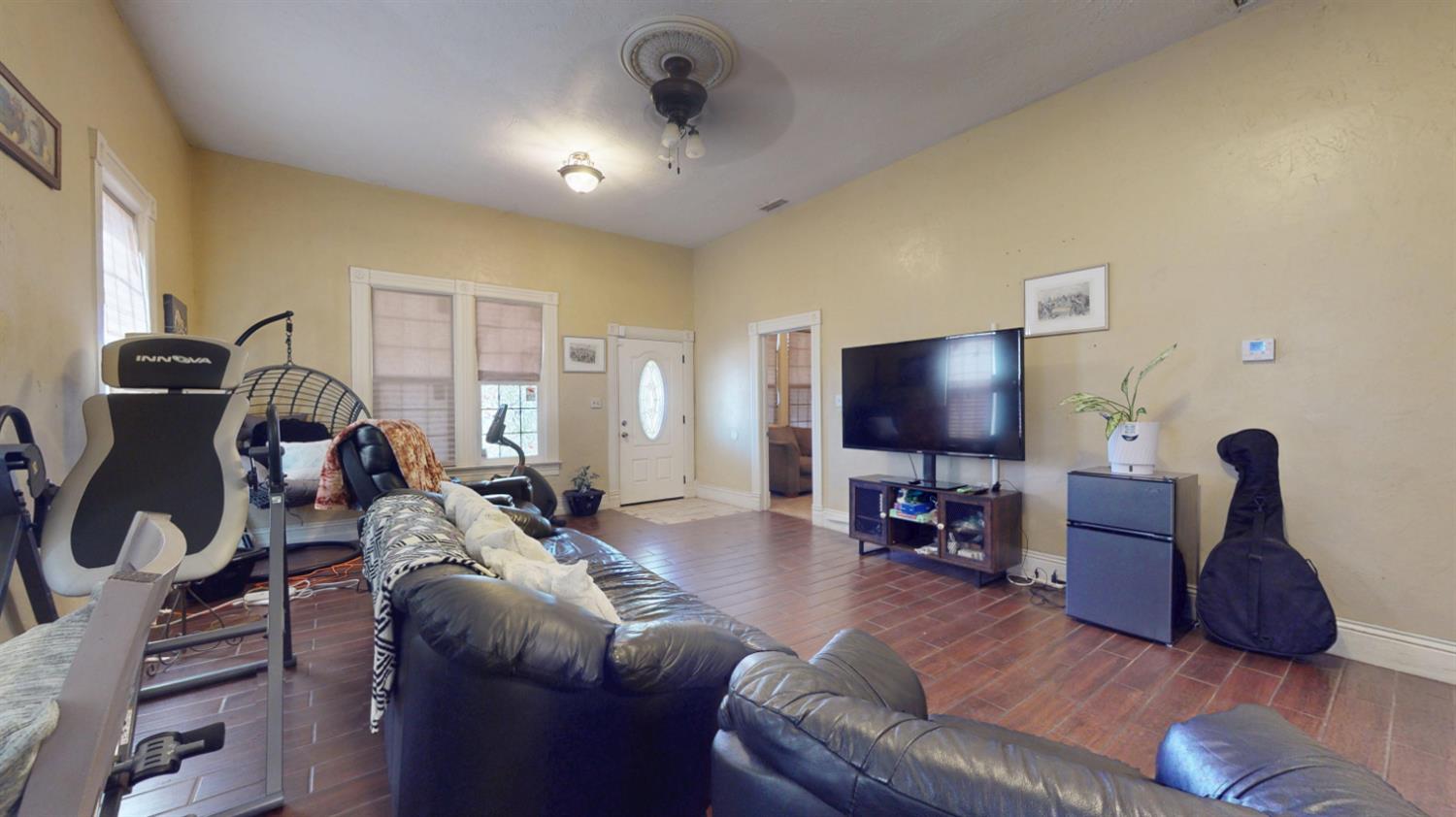 125 S I St, Madera, CA 93637
