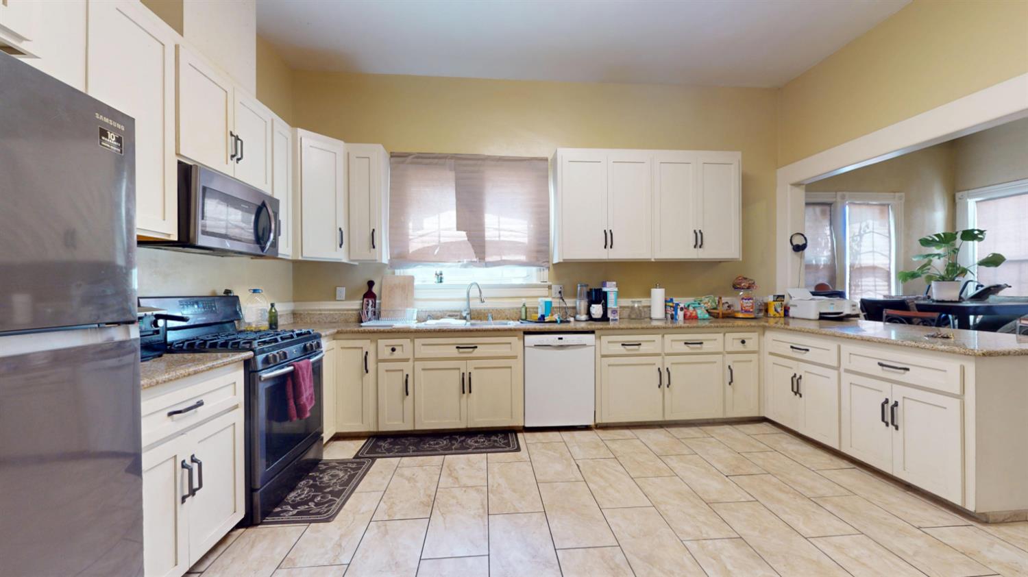 125 S I St, Madera, CA 93637