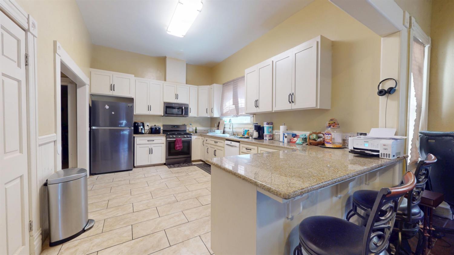 125 S I St, Madera, CA 93637