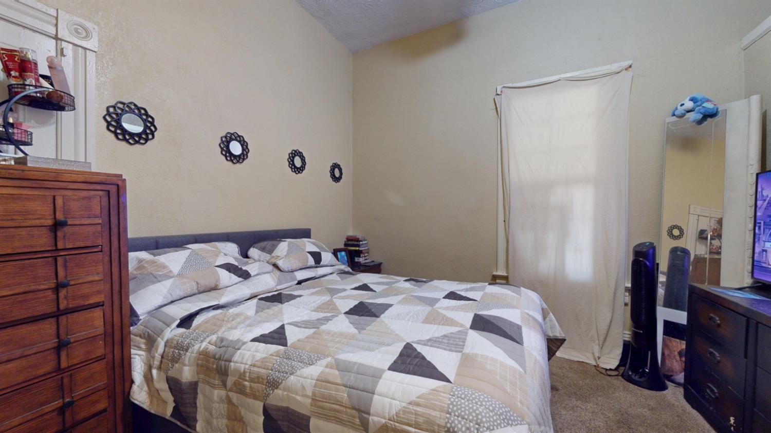 125 S I St, Madera, CA 93637