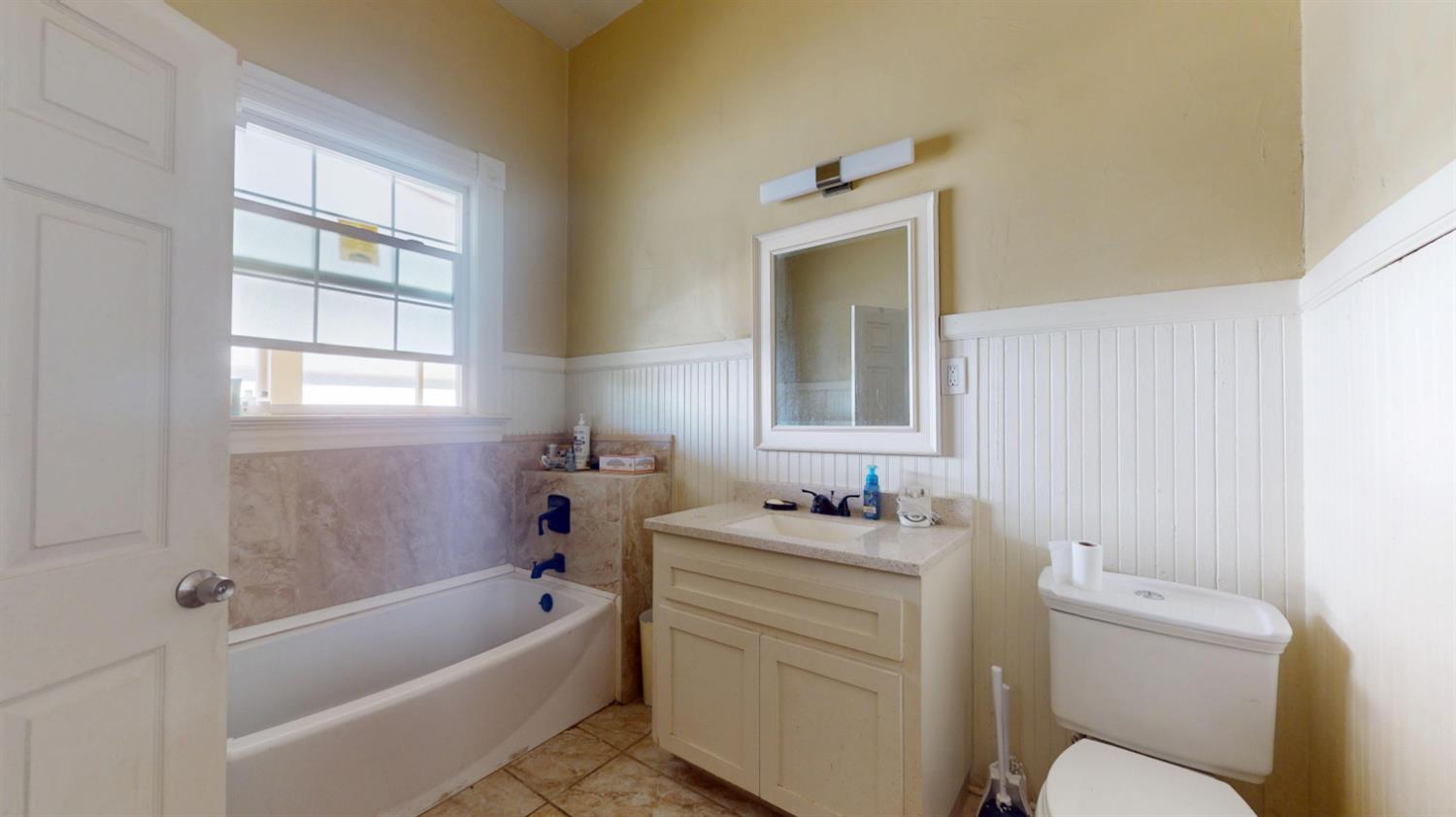 125 S I St, Madera, CA 93637