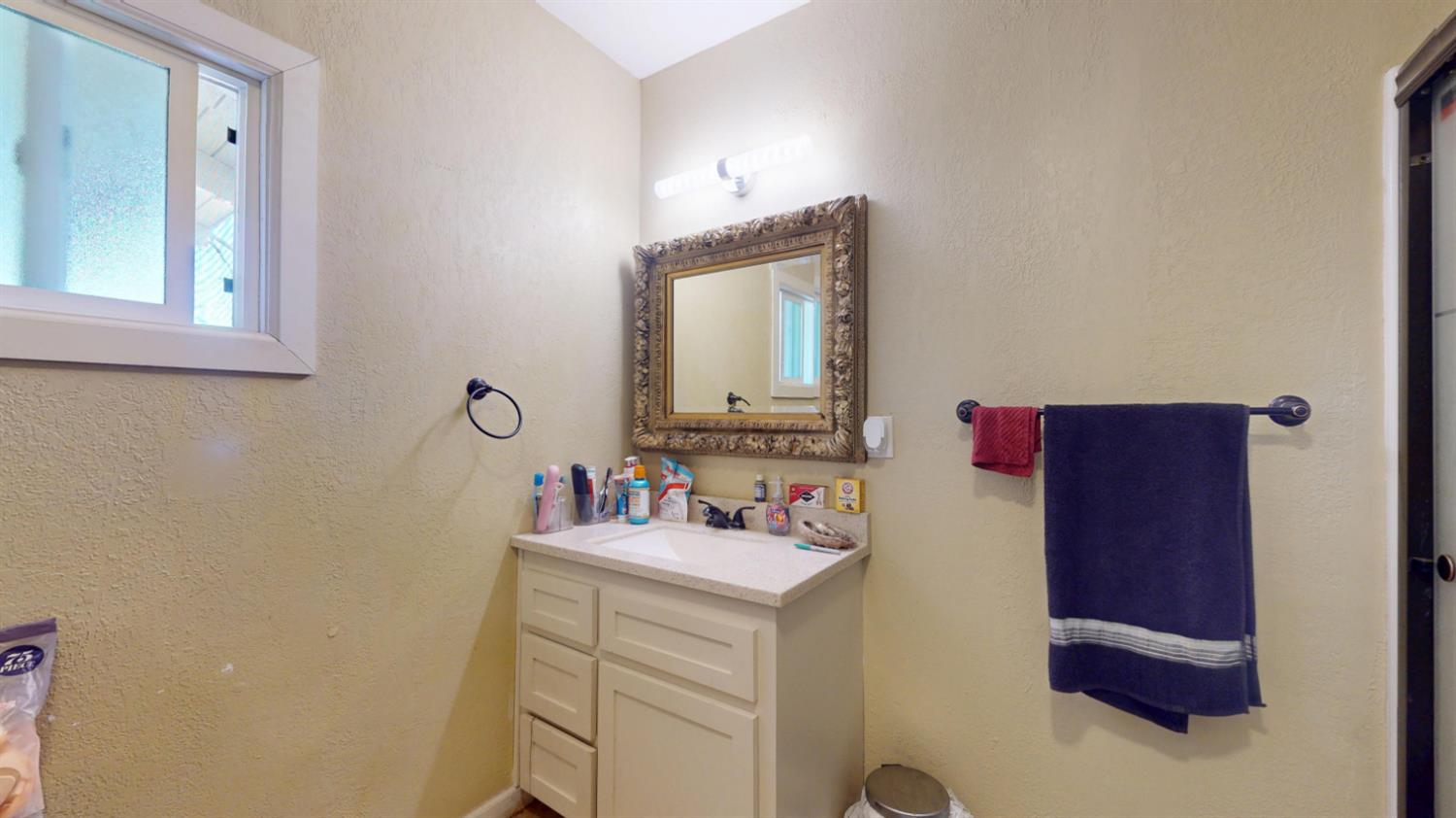 125 S I St, Madera, CA 93637