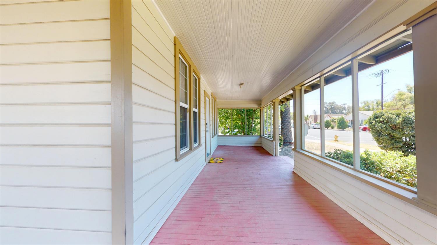 125 S I St, Madera, CA 93637