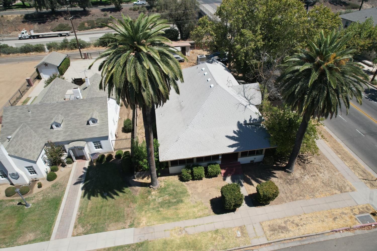 125 S I St, Madera, CA 93637