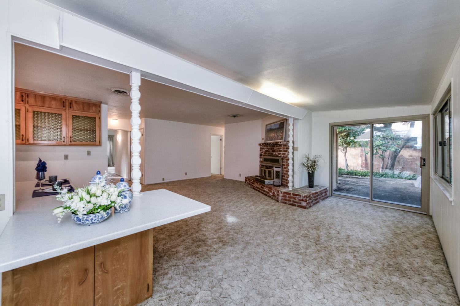 560 Trout Lake Dr, Sanger, CA 93657