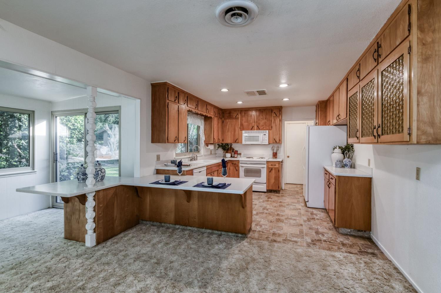 560 Trout Lake Dr, Sanger, CA 93657