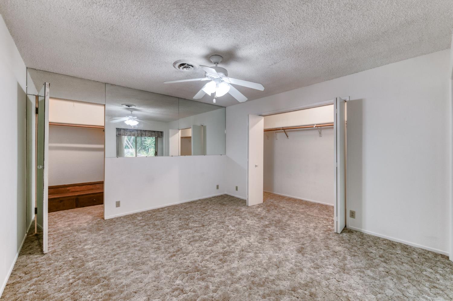 560 Trout Lake Dr, Sanger, CA 93657