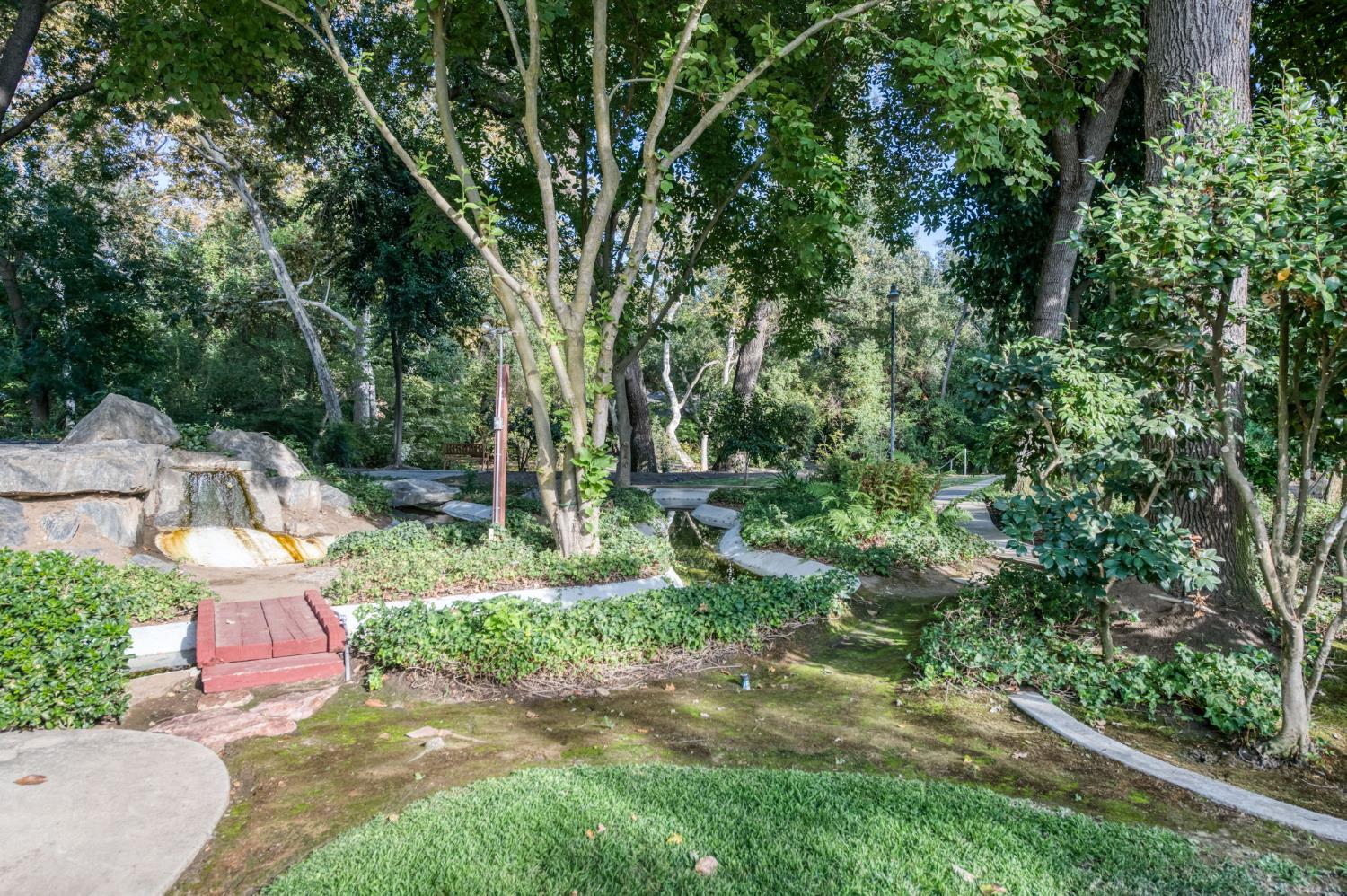 560 Trout Lake Dr, Sanger, CA 93657