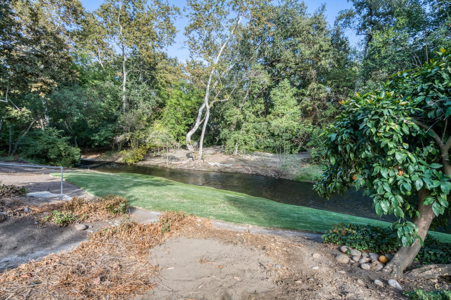 560 Trout Lake Dr, Sanger, CA 93657
