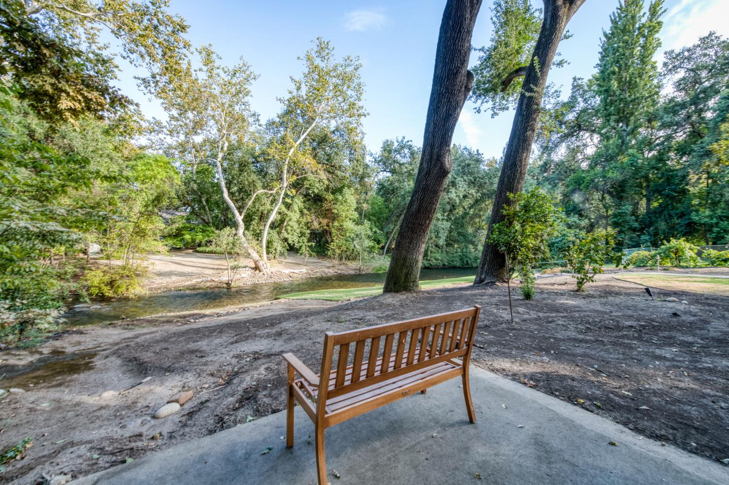 560 Trout Lake Dr, Sanger, CA 93657