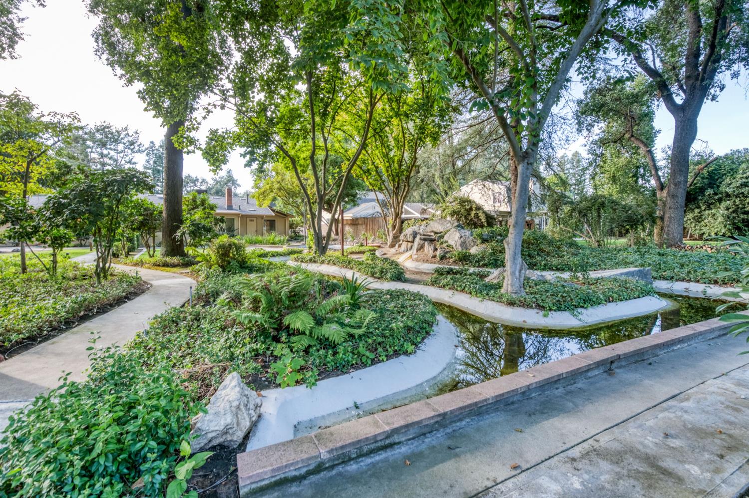560 Trout Lake Dr, Sanger, CA 93657