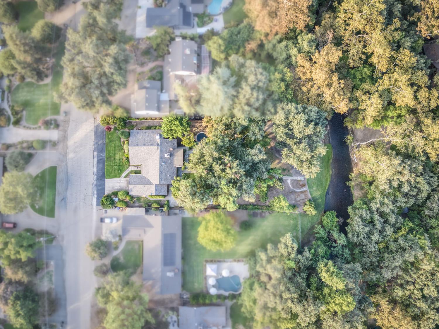 560 Trout Lake Dr, Sanger, CA 93657