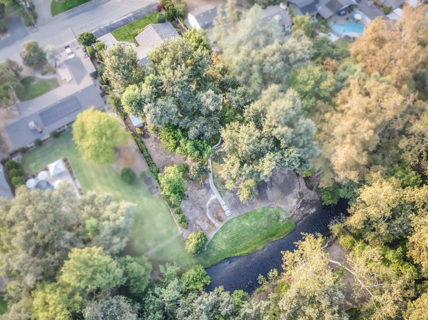 560 Trout Lake Dr, Sanger, CA 93657
