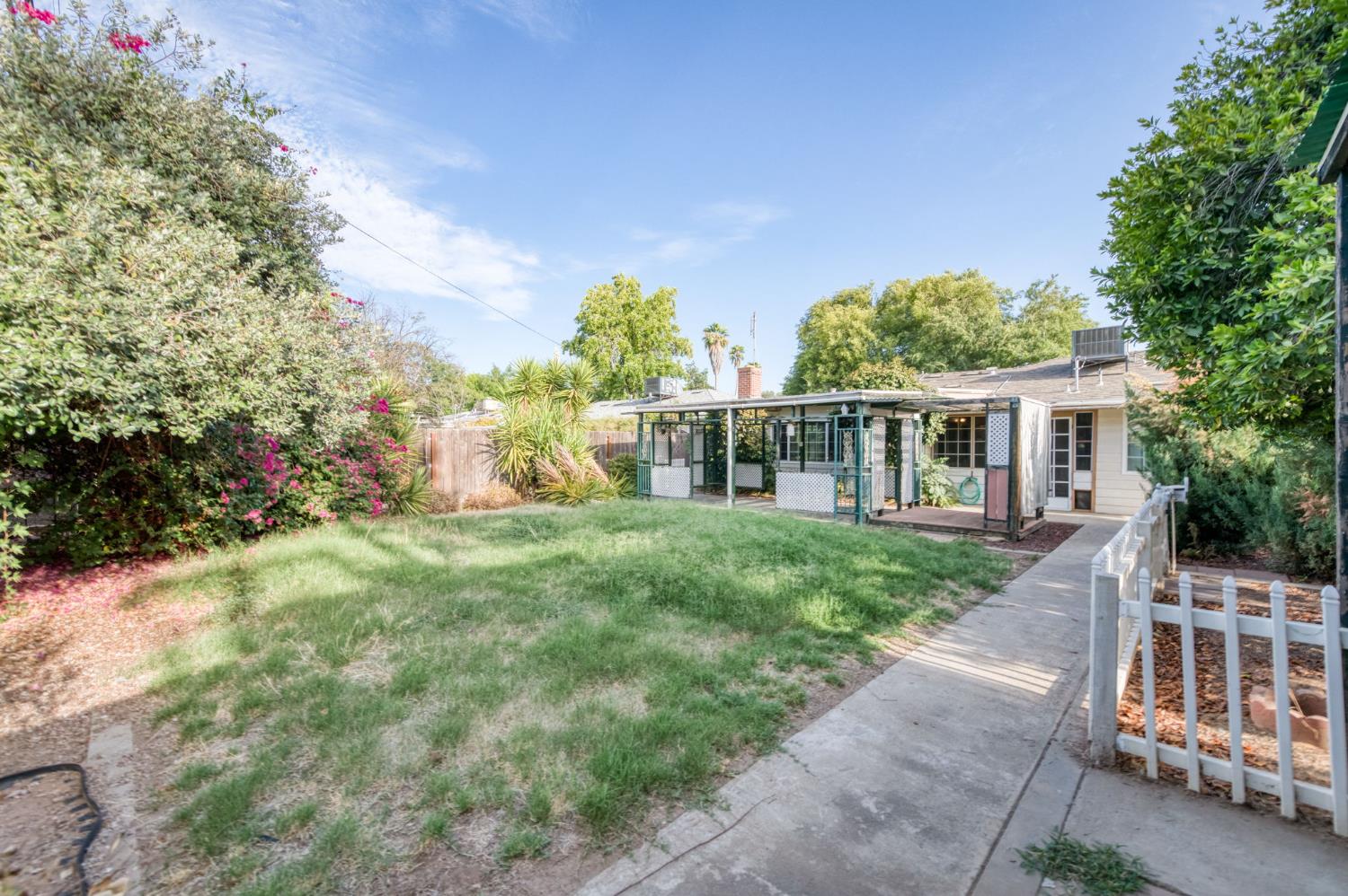 3525 E Princeton Ave, Fresno, CA 93703