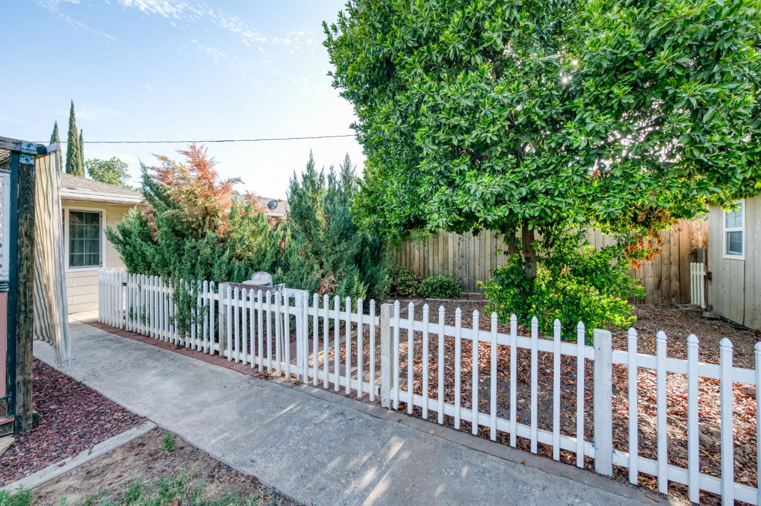 3525 E Princeton Ave, Fresno, CA 93703