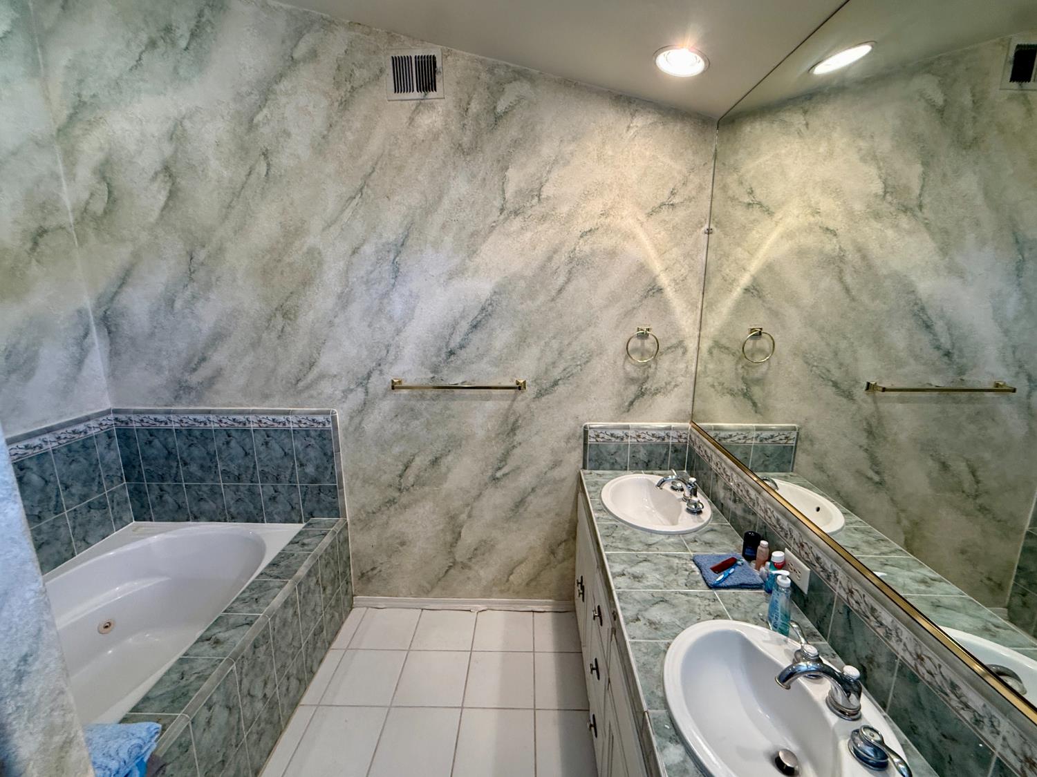 1940 Lawrence Ave, Clovis, CA 93611