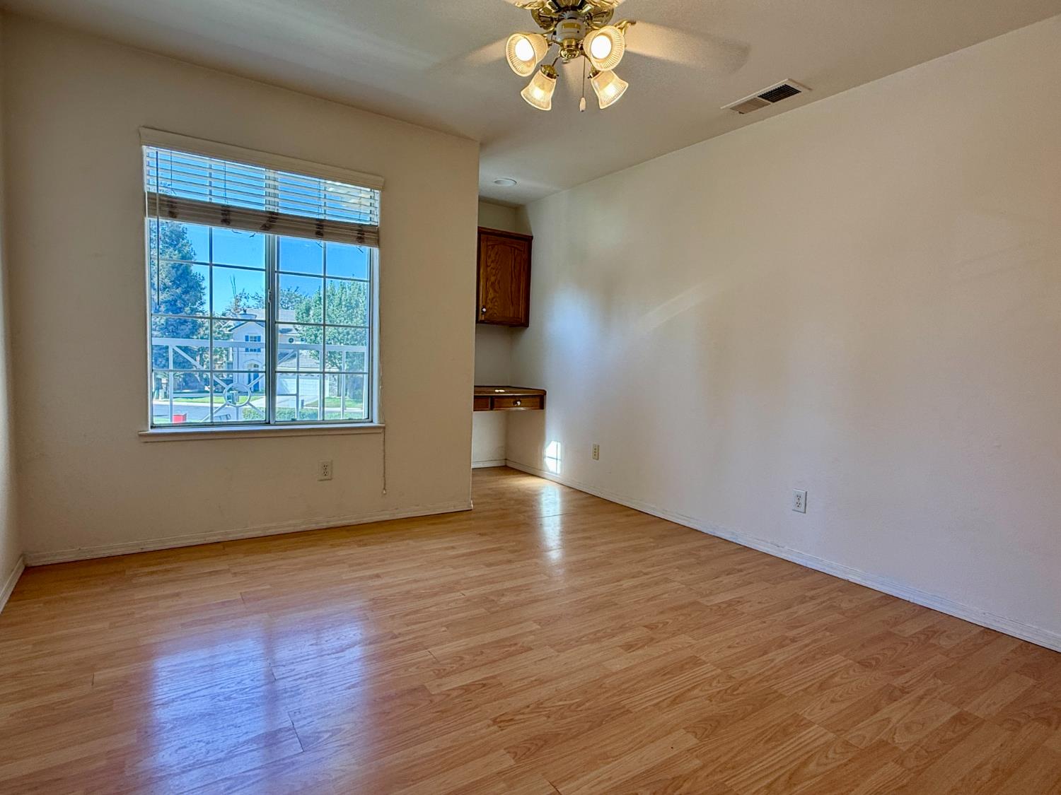 1940 Lawrence Ave, Clovis, CA 93611