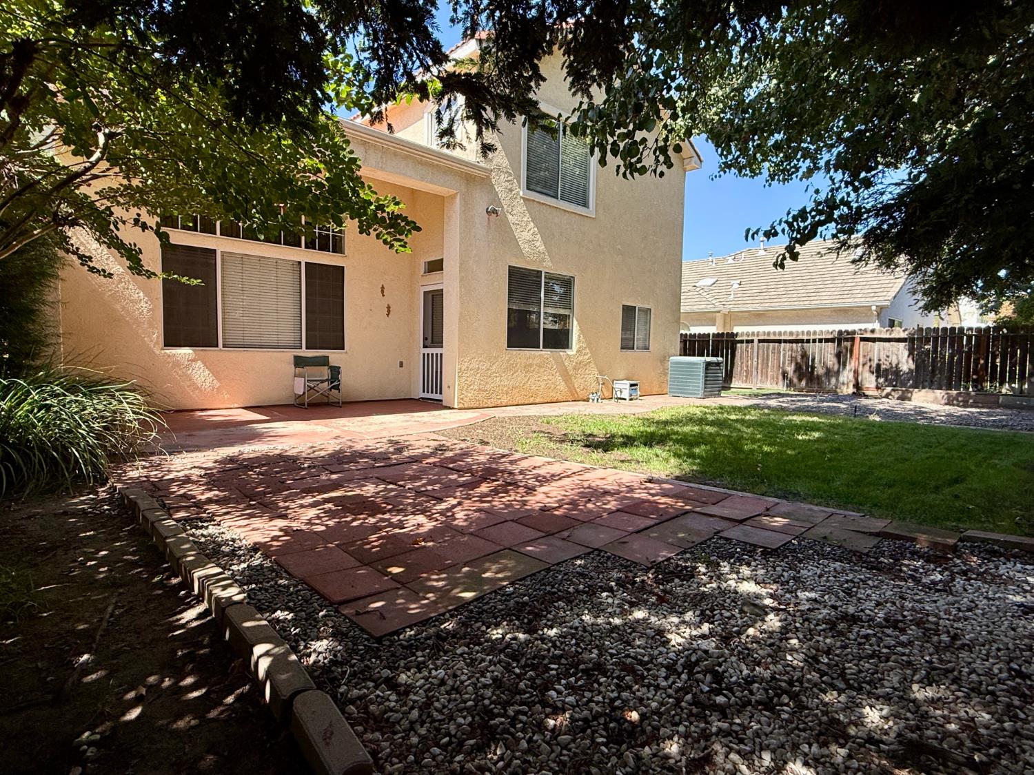 1940 Lawrence Ave, Clovis, CA 93611
