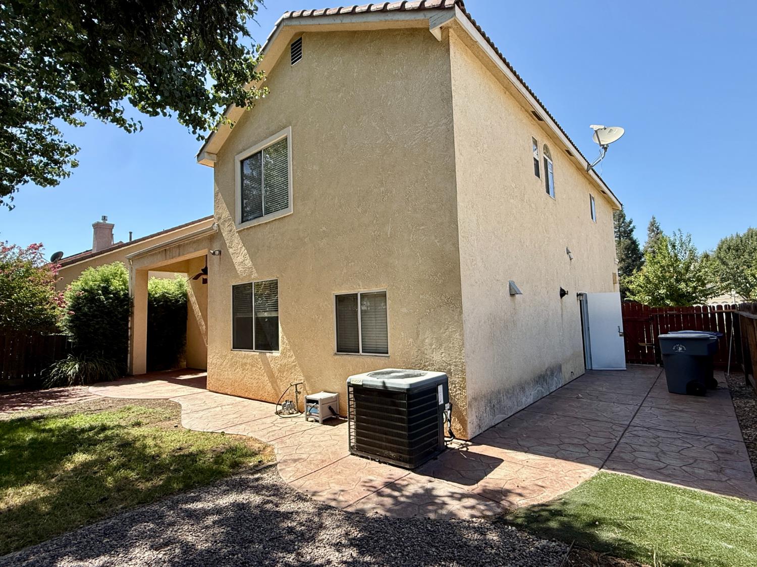 1940 Lawrence Ave, Clovis, CA 93611
