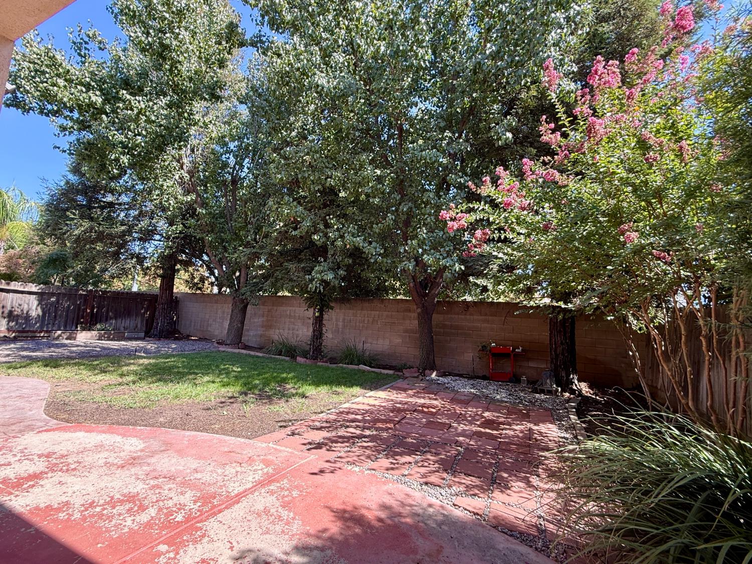 1940 Lawrence Ave, Clovis, CA 93611