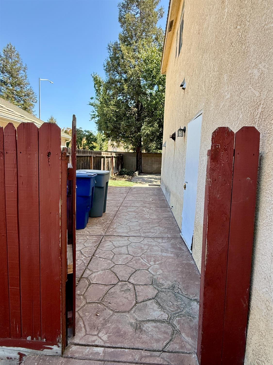 1940 Lawrence Ave, Clovis, CA 93611