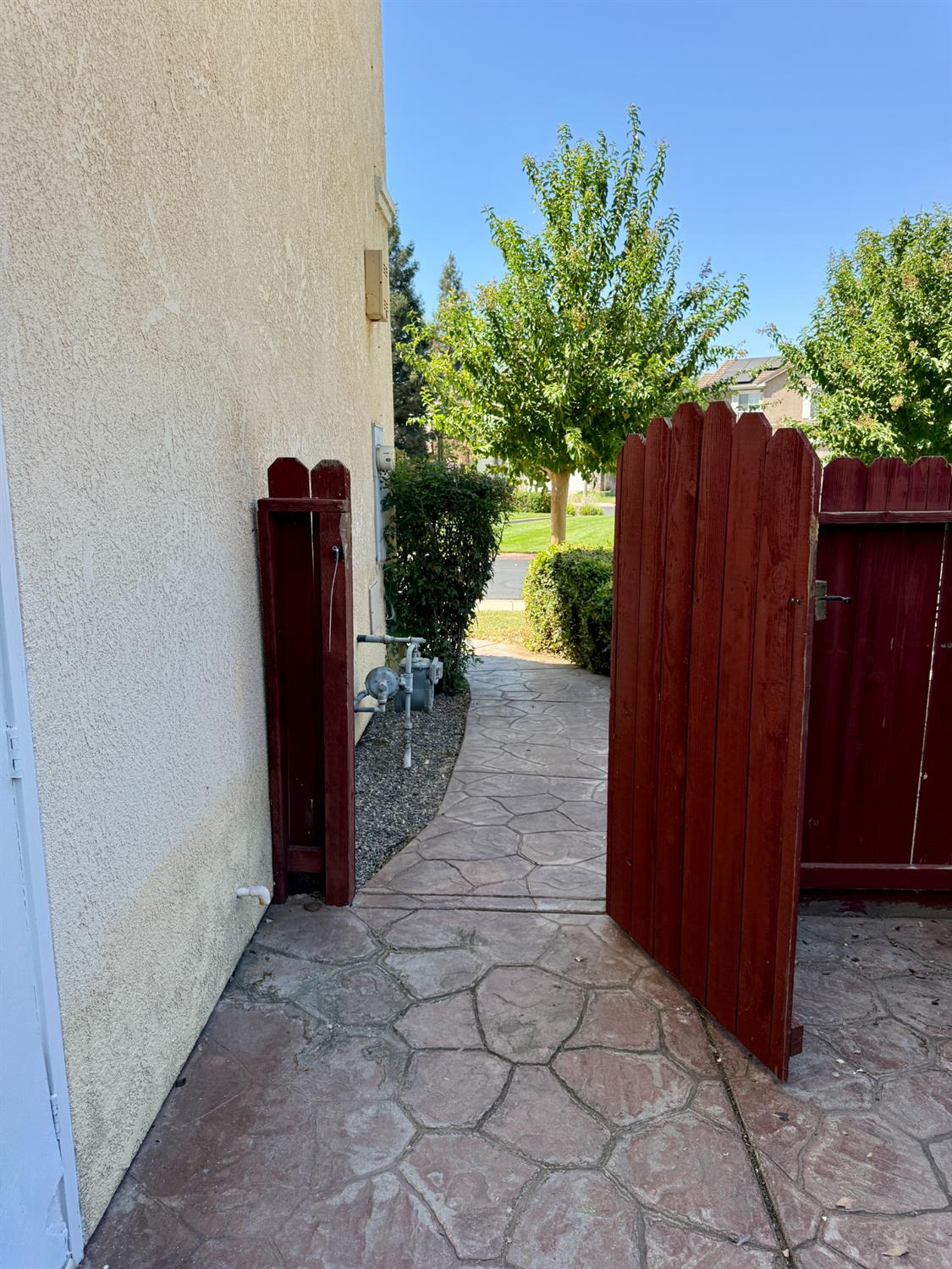 1940 Lawrence Ave, Clovis, CA 93611