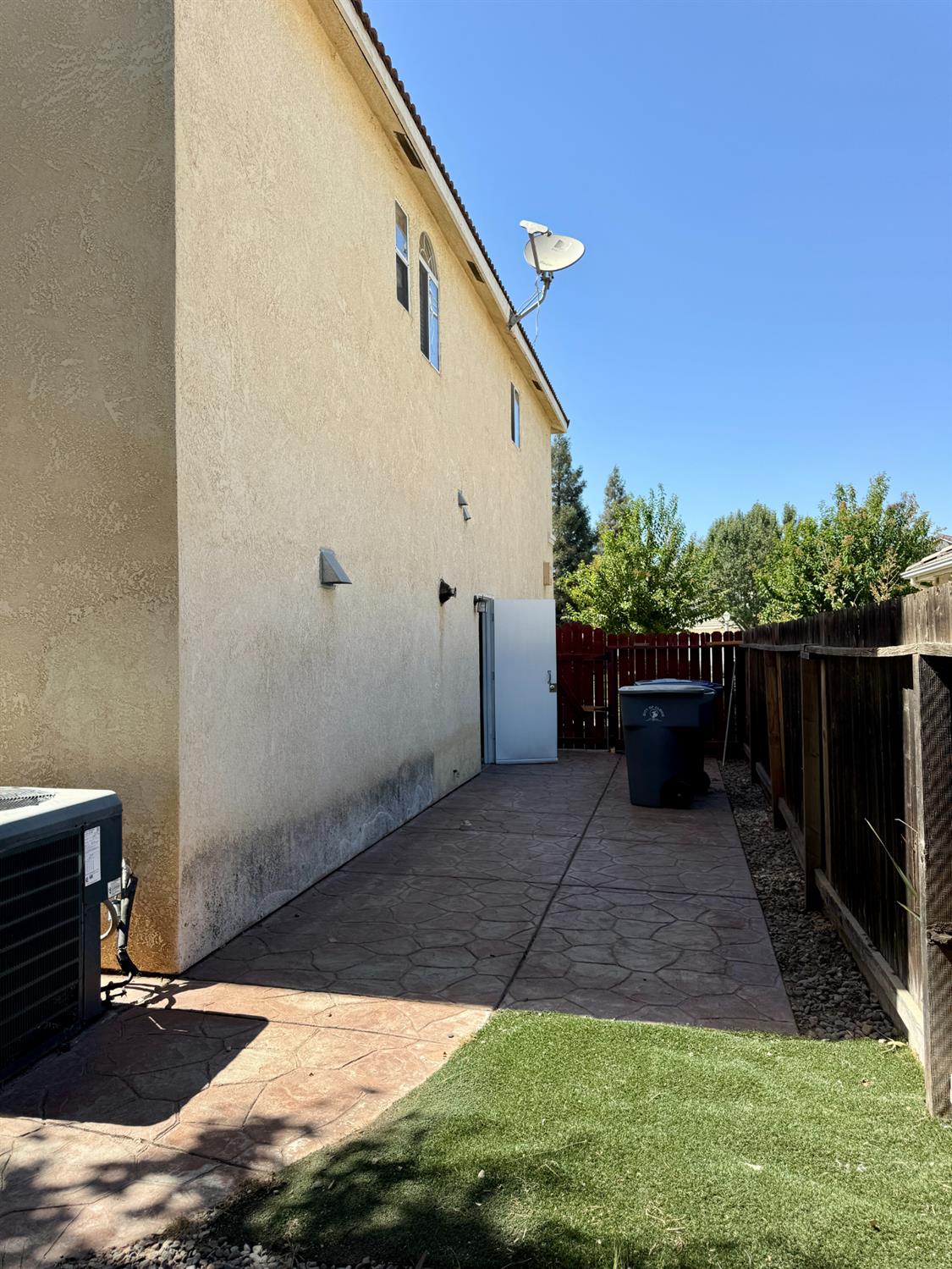 1940 Lawrence Ave, Clovis, CA 93611