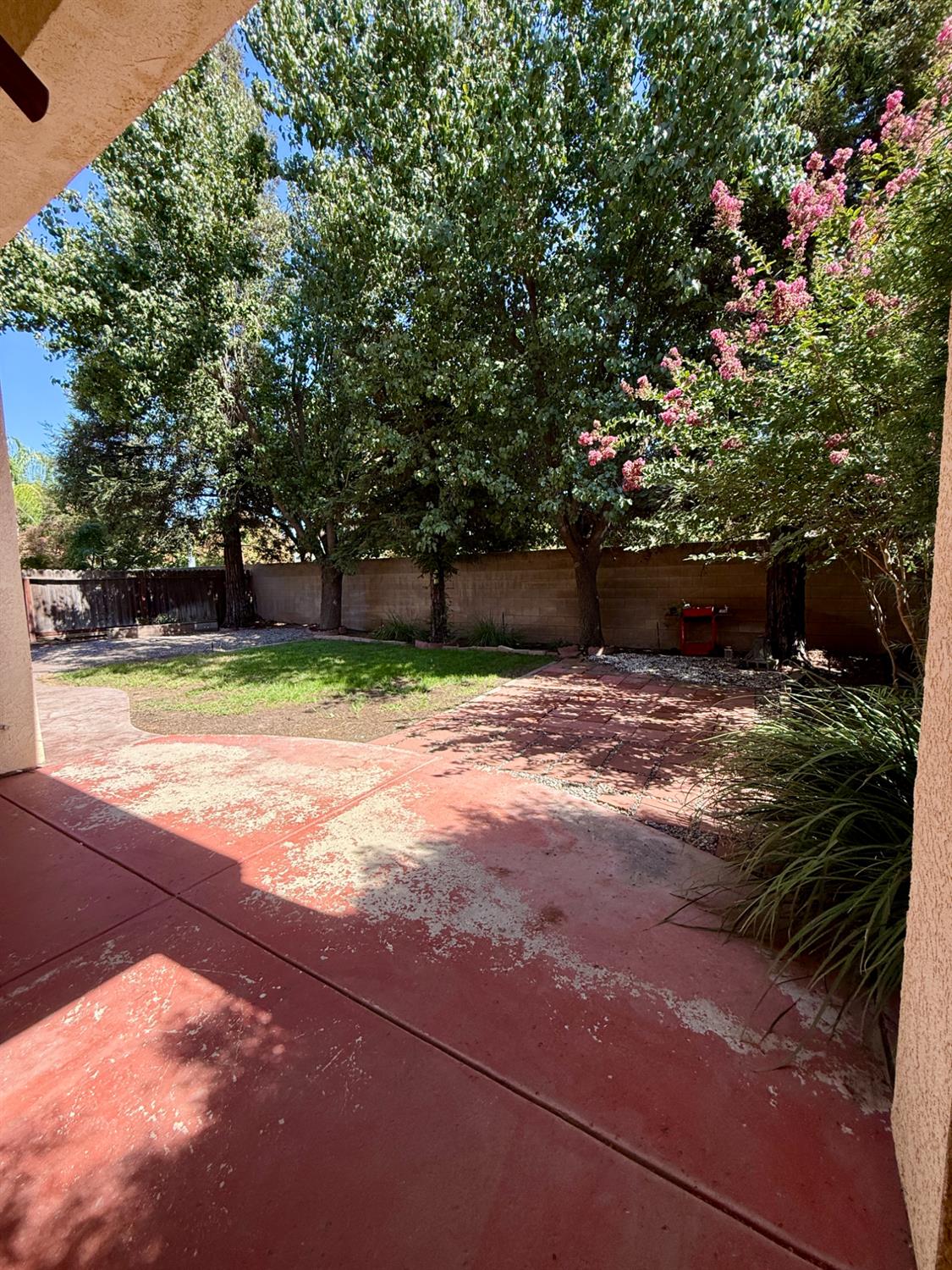 1940 Lawrence Ave, Clovis, CA 93611