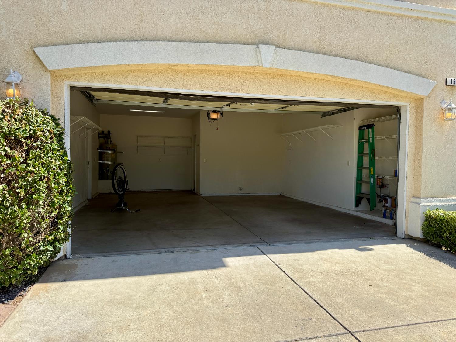 1940 Lawrence Ave, Clovis, CA 93611