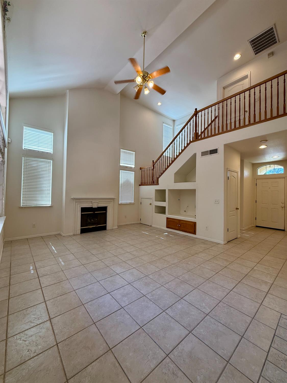 1940 Lawrence Ave, Clovis, CA 93611