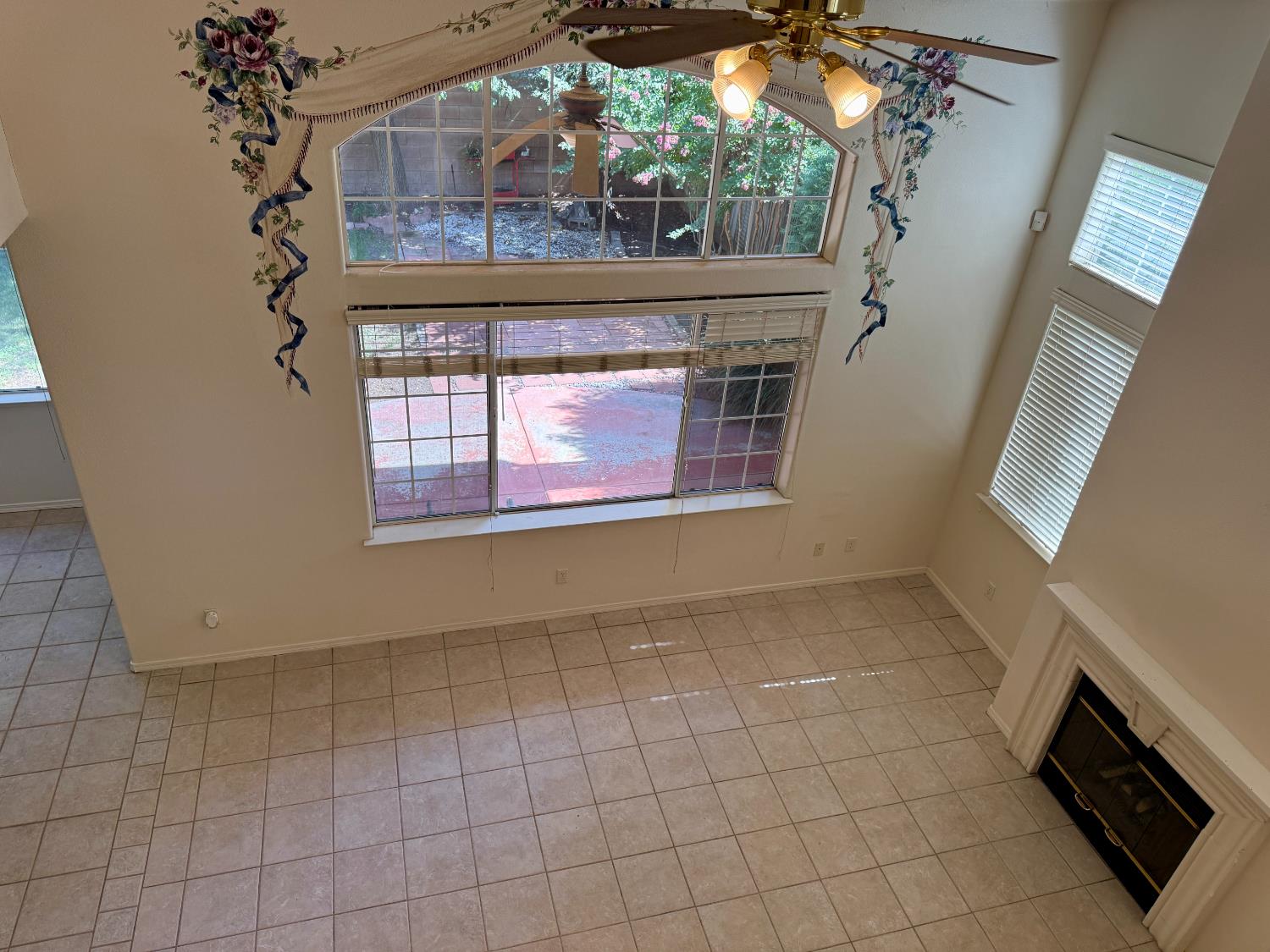 1940 Lawrence Ave, Clovis, CA 93611