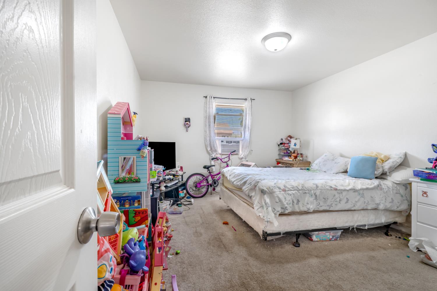 430 S Thorne Ave, Fresno, CA 93706