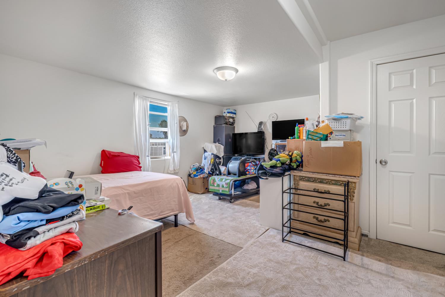 430 S Thorne Ave, Fresno, CA 93706