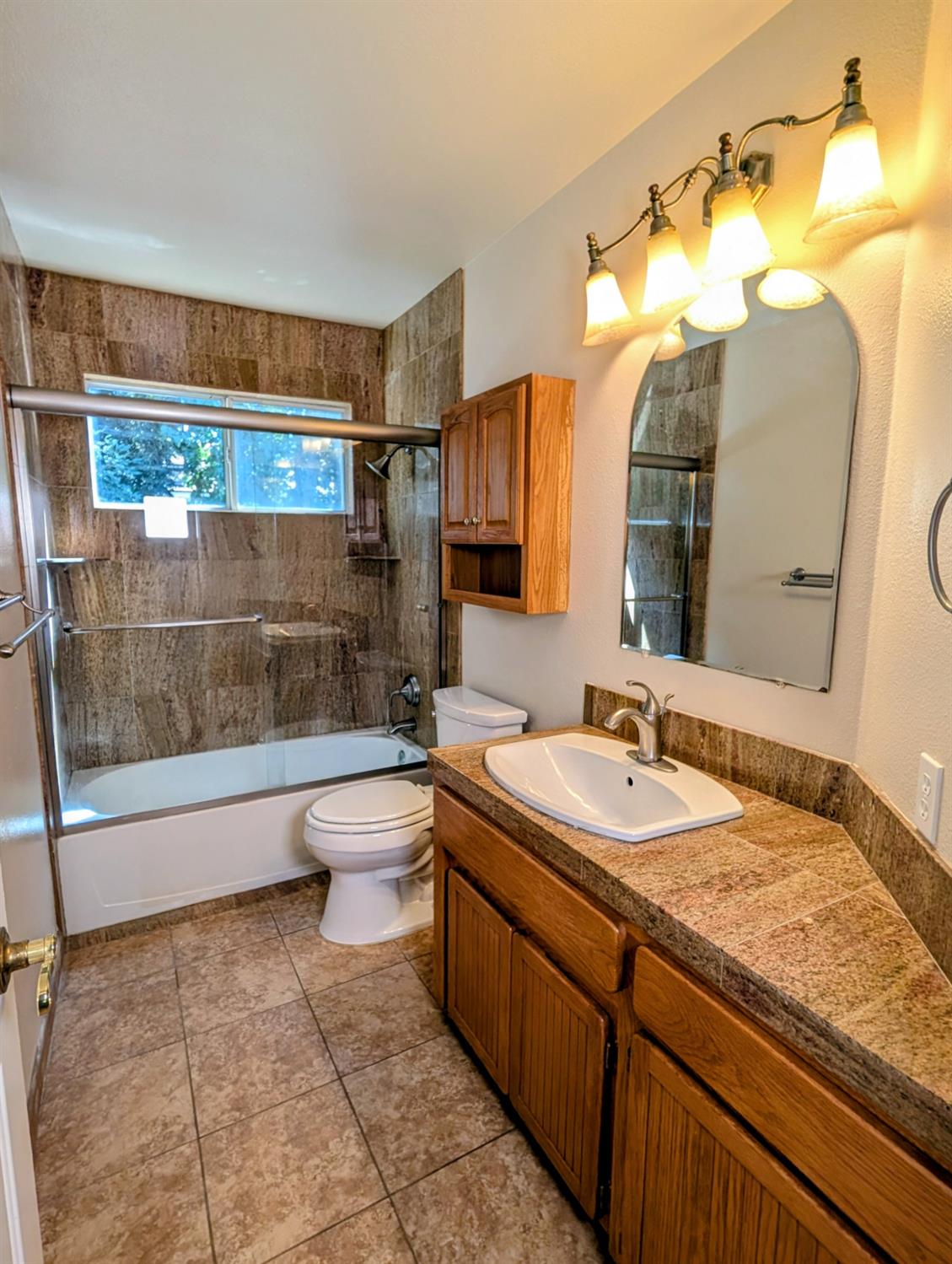1773 E Goshen Ave, Fresno, CA 93720