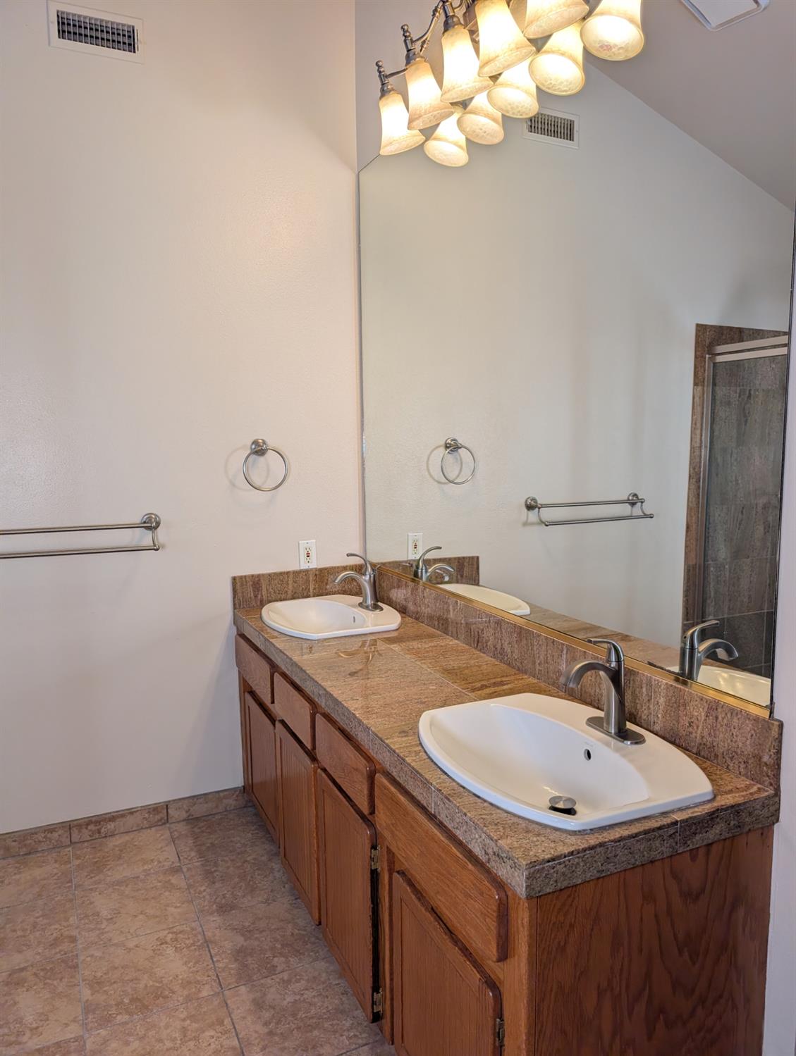 1773 E Goshen Ave, Fresno, CA 93720